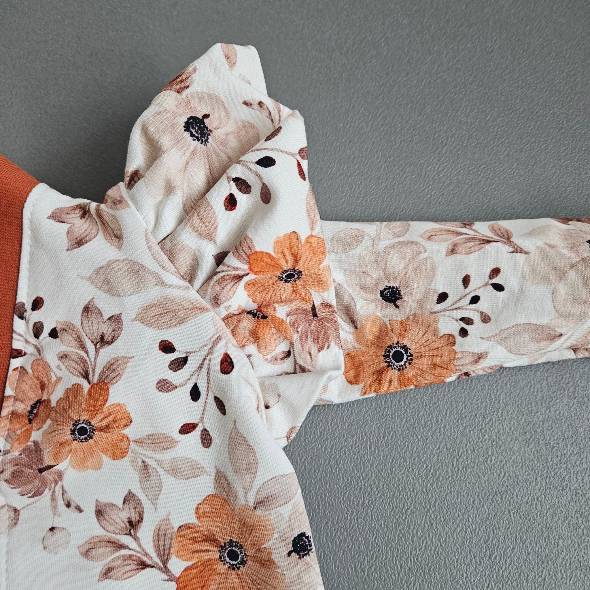 Kuschelanzug Gr.68 / Blumen Orange - Kalie - Kids