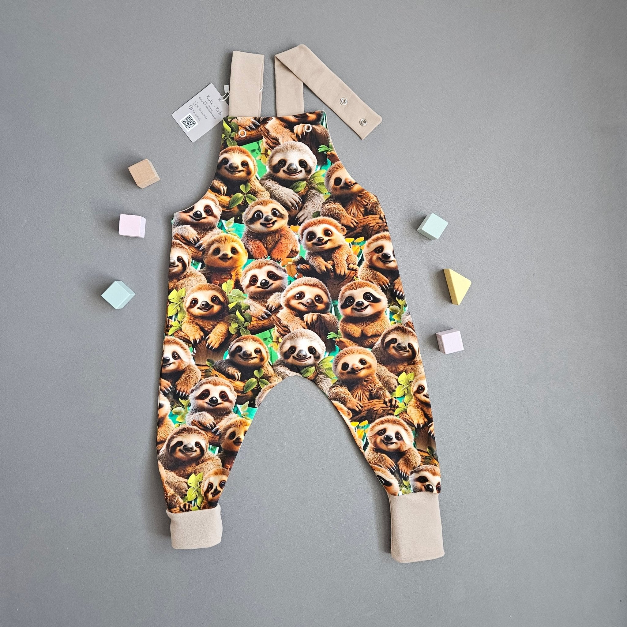 Latzhose Gr.98 / Faultier - Kalie - Kids