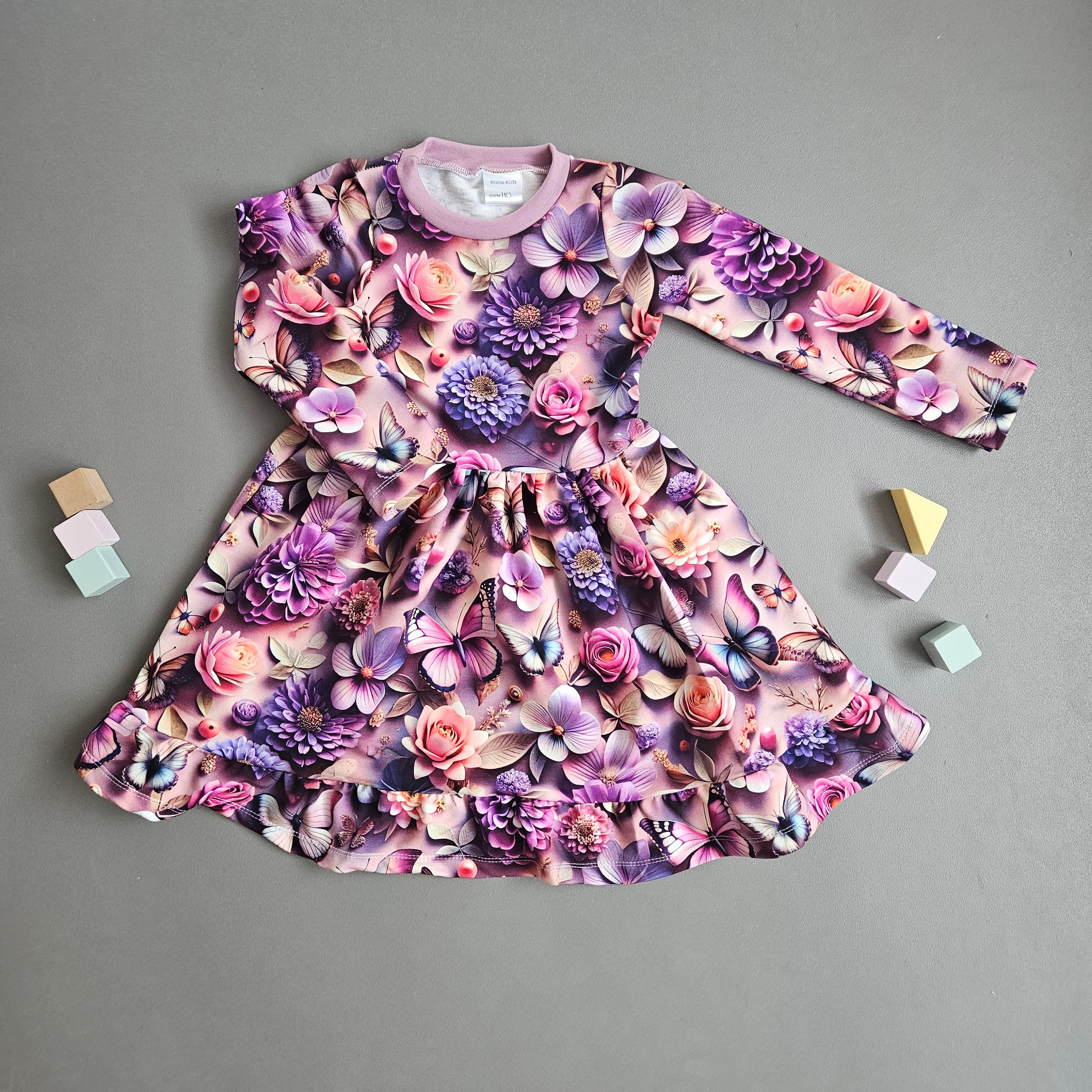 Kleid Gr.116 / lila Fantasie