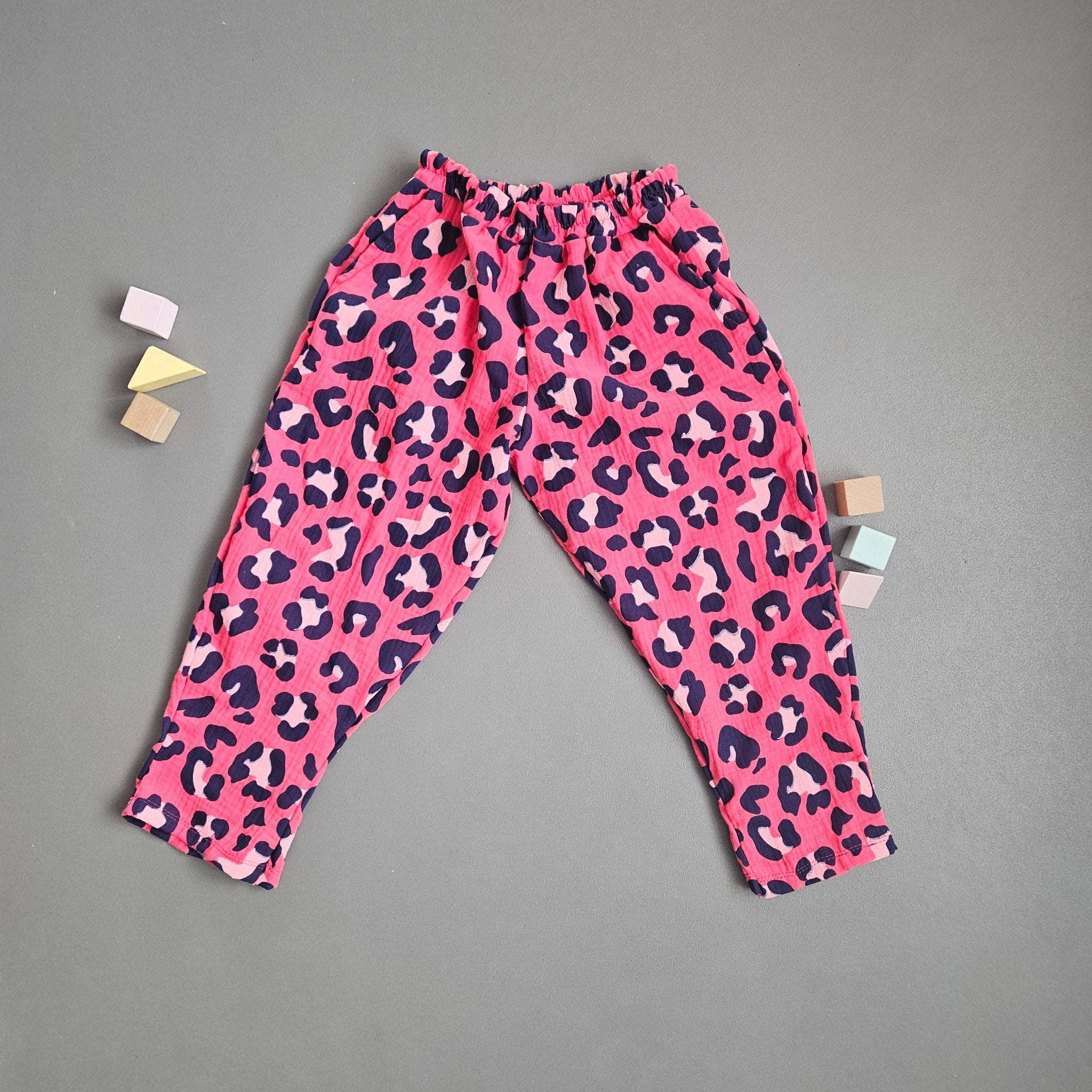 Musselin Hose / Leo Pink / Gr. 122 - Kalie - Kids