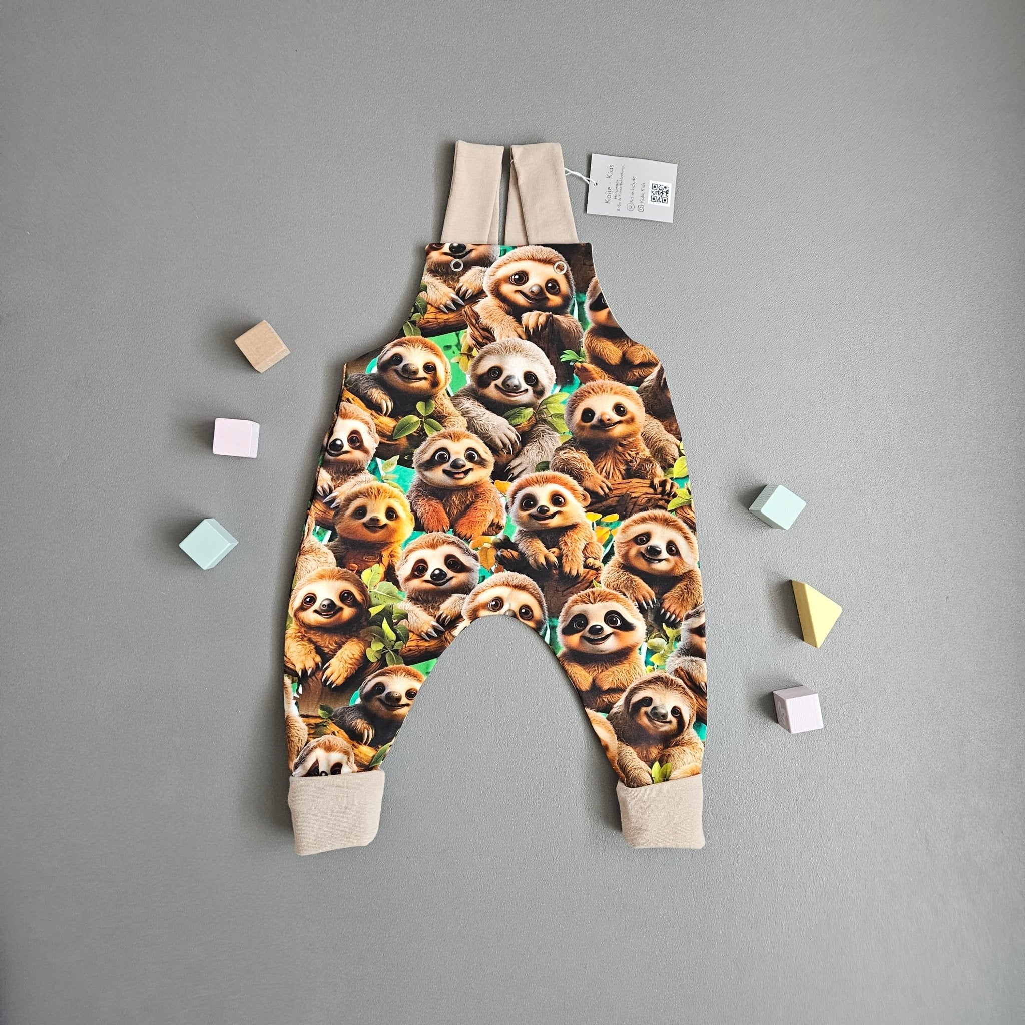 Latzhose Gr.68 / Faultier - Kalie - Kids