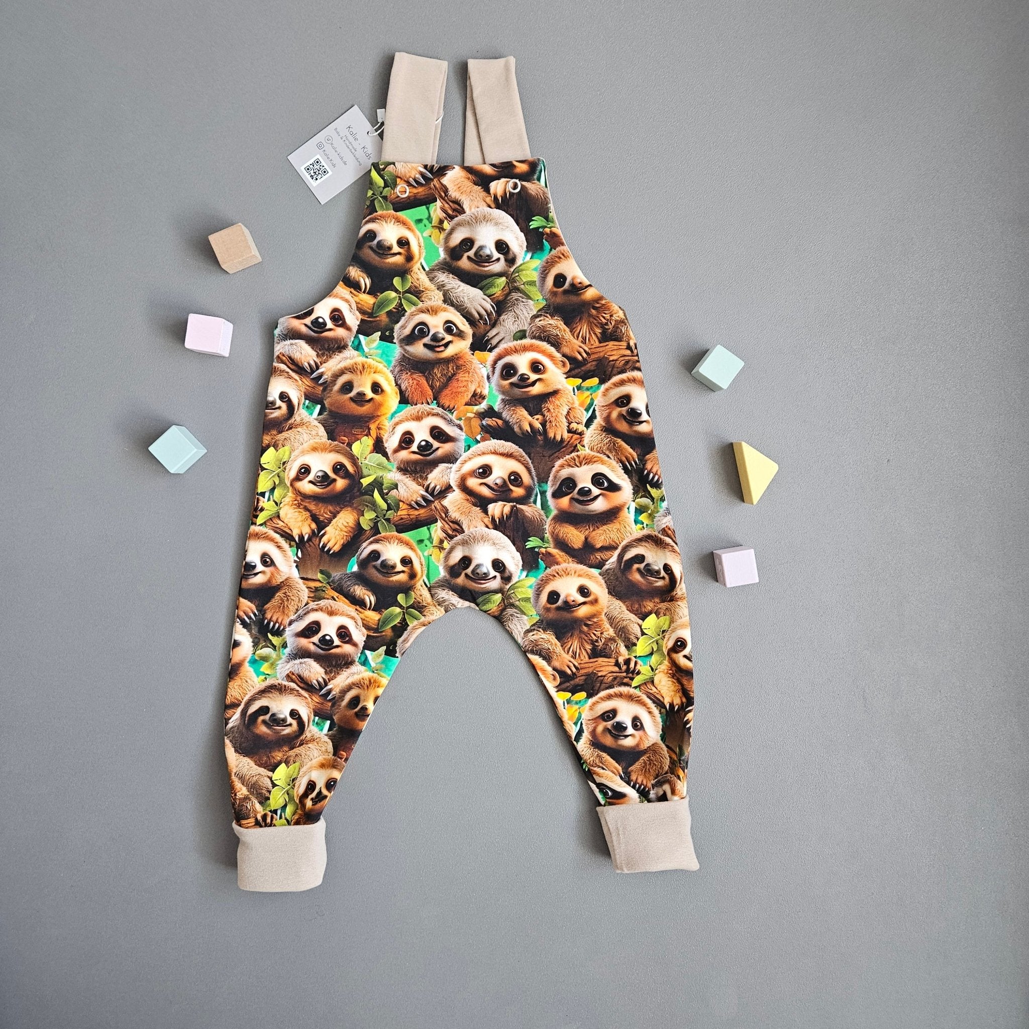 Latzhose Gr.98 / Faultier - Kalie - Kids