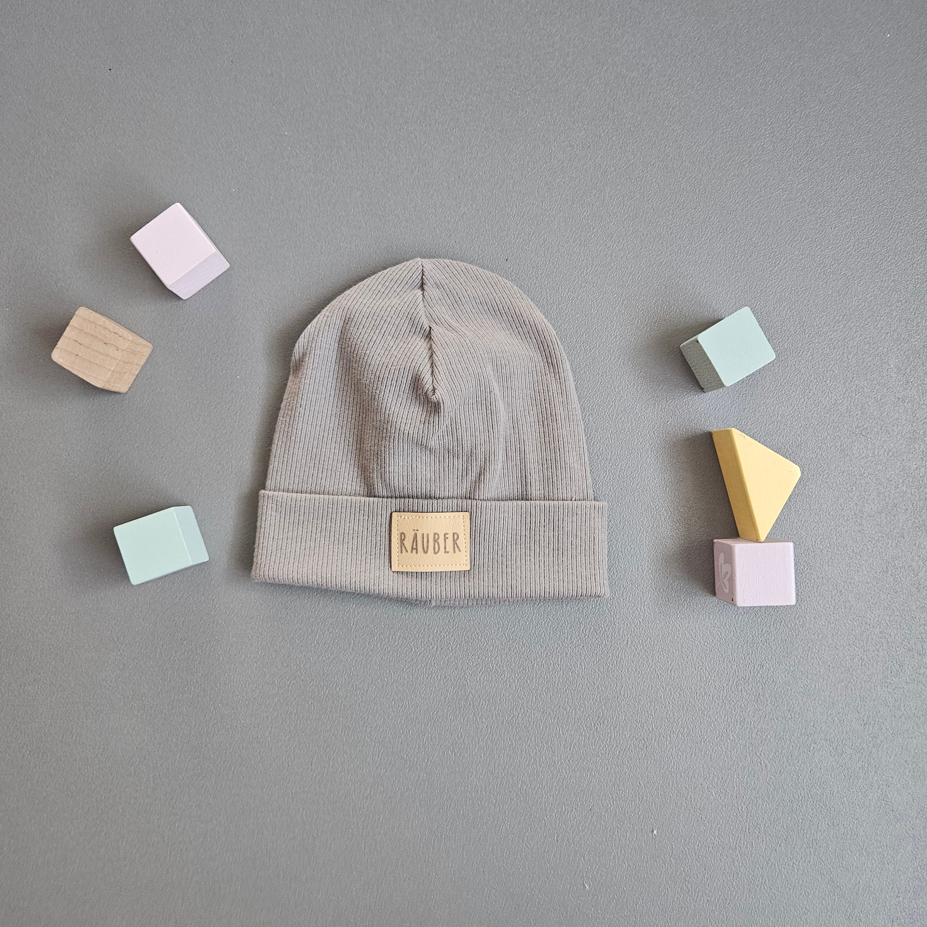 Beanie Ku. 45-48 cm / Räuber / grau