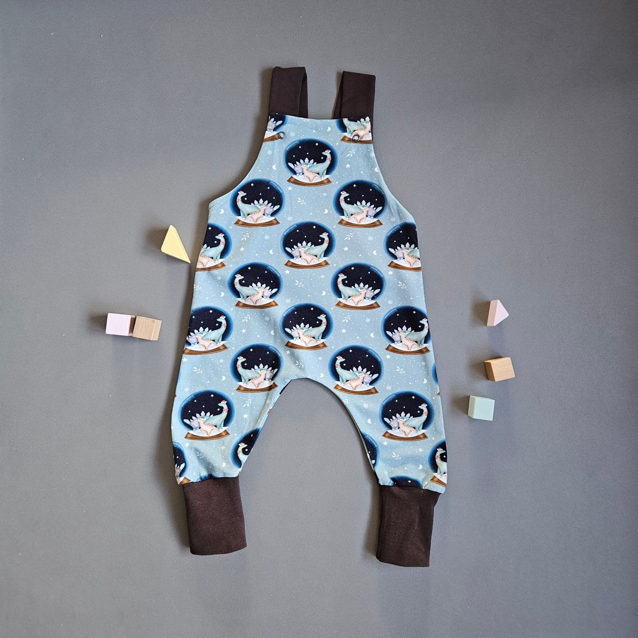 Latzhose Gr.92 / Dino Schneekugel - Kalie - Kids