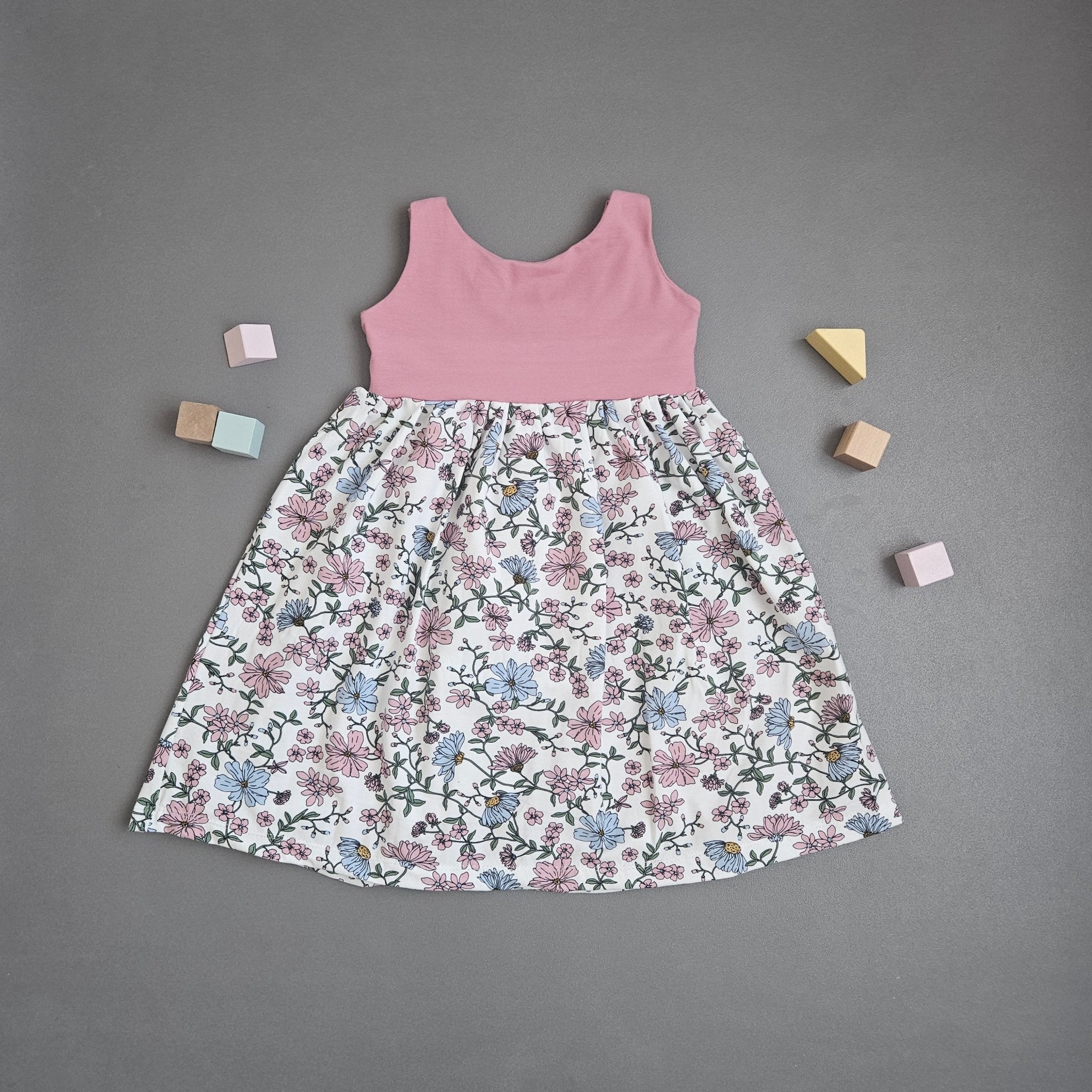 Trägerkleid Gr.122 / Flowers - Kalie - Kids