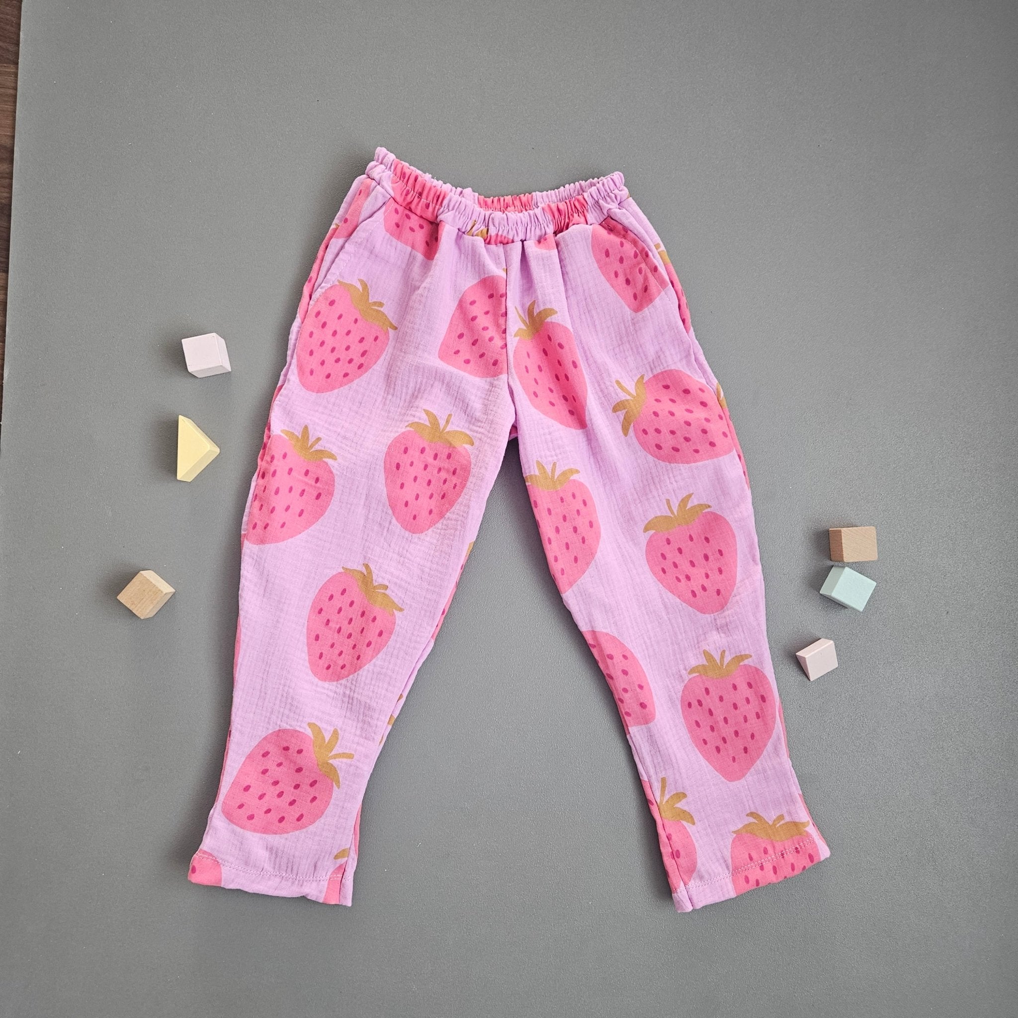 Musselin Hose / Erdbeeren Gr. 122 - Kalie - Kids
